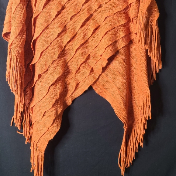 NWT - MAX SPORT RUFFLED PONCHO - Picture 9 of 10